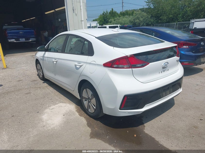 2019 Hyundai Ioniq hybrid VIN KMHC65LC0KU156447 IAAI salvage auction — NORMAL WEAR, SF97 (Rhode Island), sold $9,475 on 2026-07-23 (photo 3)