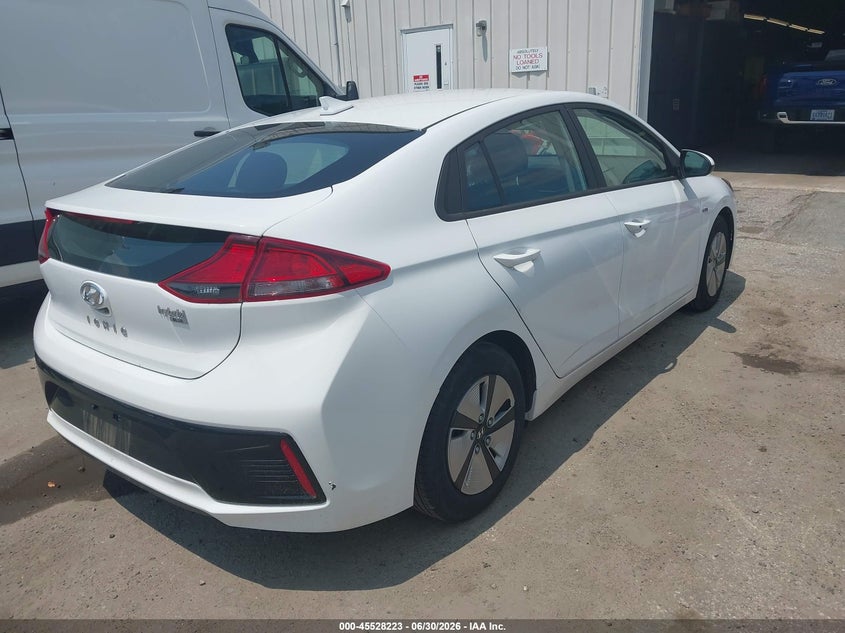 2019 Hyundai Ioniq hybrid VIN KMHC65LC0KU156447 IAAI salvage auction — NORMAL WEAR, SF97 (Rhode Island), sold $9,475 on 2026-07-23 (photo 4)