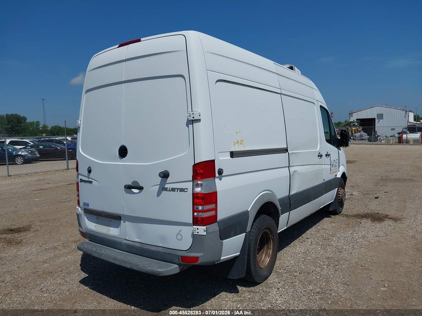 2013 Mercedes-benz Sprinter VIN WD3PF3CC4D5739430 IAAI salvage auction — NORMAL WEAR, Clear (Illinois), sold $2,075 on 2026-07-15 (photo 4)