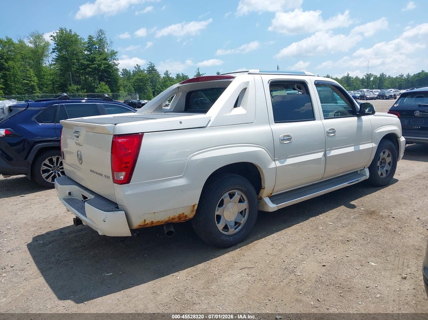 2005 Cadillac Escalade VIN 3GYEK62NX5G140890 IAAI salvage auction — NORMAL WEAR, Clear (Massachusetts), sold $450 on 2026-07-28 (photo 4)