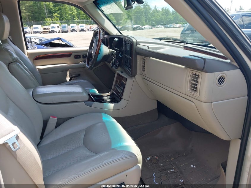 2005 Cadillac Escalade VIN 3GYEK62NX5G140890 IAAI salvage auction — NORMAL WEAR, Clear (Massachusetts), sold $450 on 2026-07-28 (photo 5)