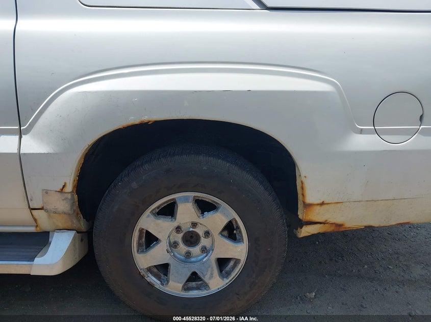2005 Cadillac Escalade VIN 3GYEK62NX5G140890 IAAI salvage auction — NORMAL WEAR, Clear (Massachusetts), sold $450 on 2026-07-28 (photo 6)
