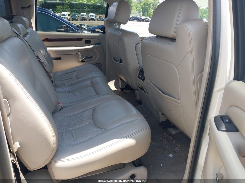 2005 Cadillac Escalade VIN 3GYEK62NX5G140890 IAAI salvage auction — NORMAL WEAR, Clear (Massachusetts), sold $450 on 2026-07-28 (photo 8)