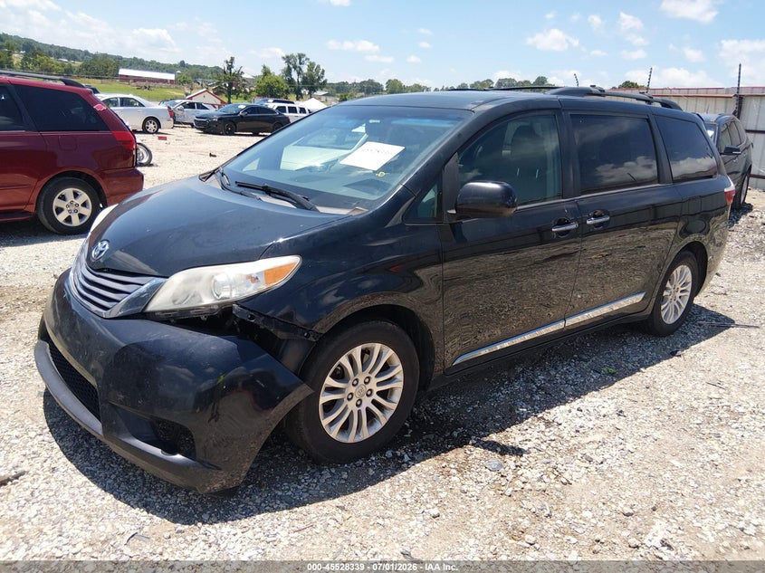 2017 Toyota Sienna VIN 5TDYZ3DC5HS770783 IAAI salvage auction — NORMAL WEAR, Clear (Arkansas), sold $2,425 on 2026-07-23 (photo 2)