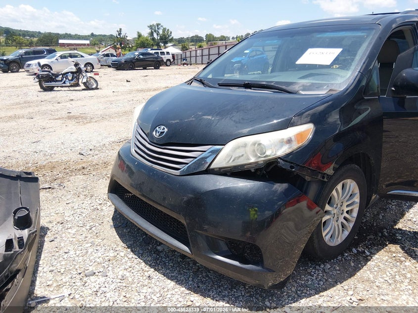 2017 Toyota Sienna VIN 5TDYZ3DC5HS770783 IAAI salvage auction — NORMAL WEAR, Clear (Arkansas), sold $2,425 on 2026-07-23 (photo 6)