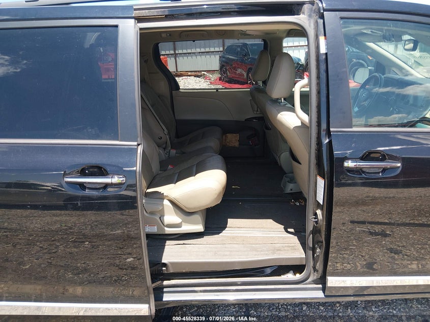 2017 Toyota Sienna VIN 5TDYZ3DC5HS770783 IAAI salvage auction — NORMAL WEAR, Clear (Arkansas), sold $2,425 on 2026-07-23 (photo 8)