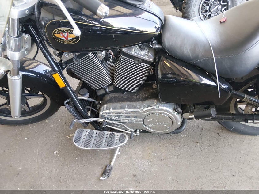 1999 Victory motorcycles V92 VIN 5VPCB15D3X3002859 IAAI salvage auction — FRONT END, Clear (Minnesota), sold $325 on 2026-07-29 (photo 9)