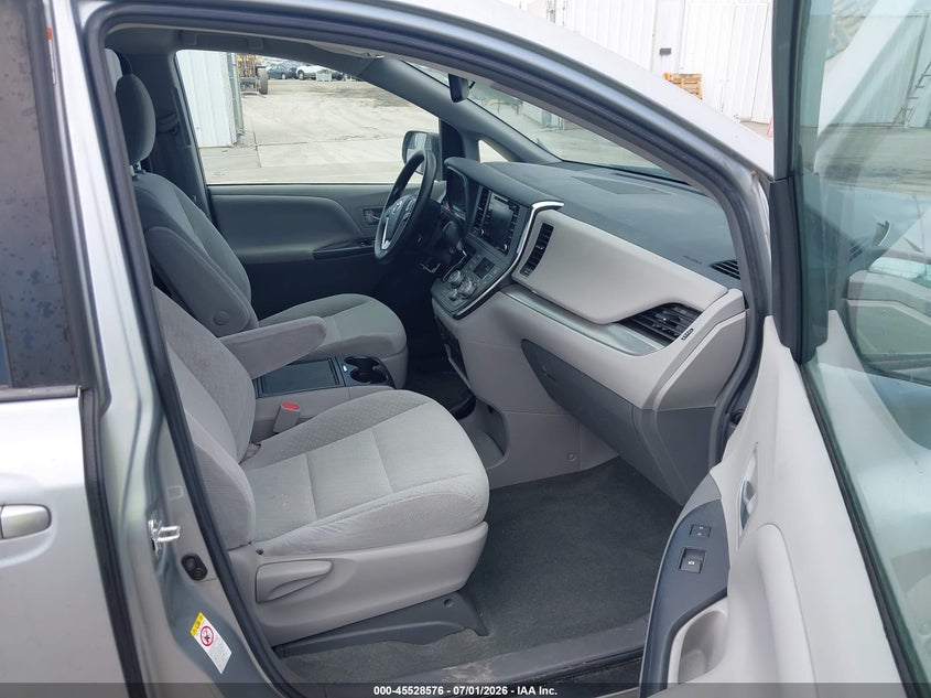 2019 Toyota Sienna VIN 5TDKZ3DCXKS974430 IAAI salvage auction — FRONT END, Salvage Title, sold $10,000 on 2026-07-15 (photo 5)