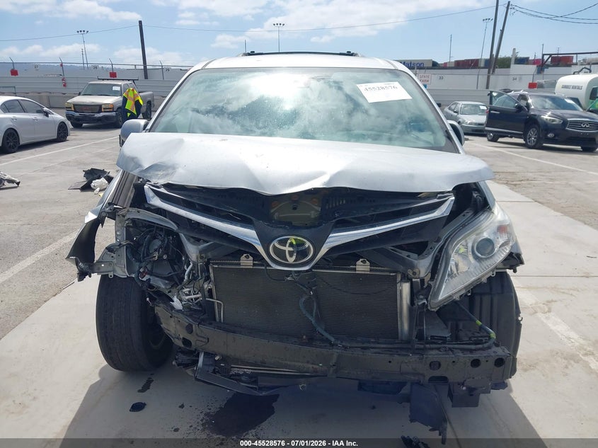 2019 Toyota Sienna VIN 5TDKZ3DCXKS974430 IAAI salvage auction — FRONT END, Salvage Title, sold $10,000 on 2026-07-15 (photo 6)