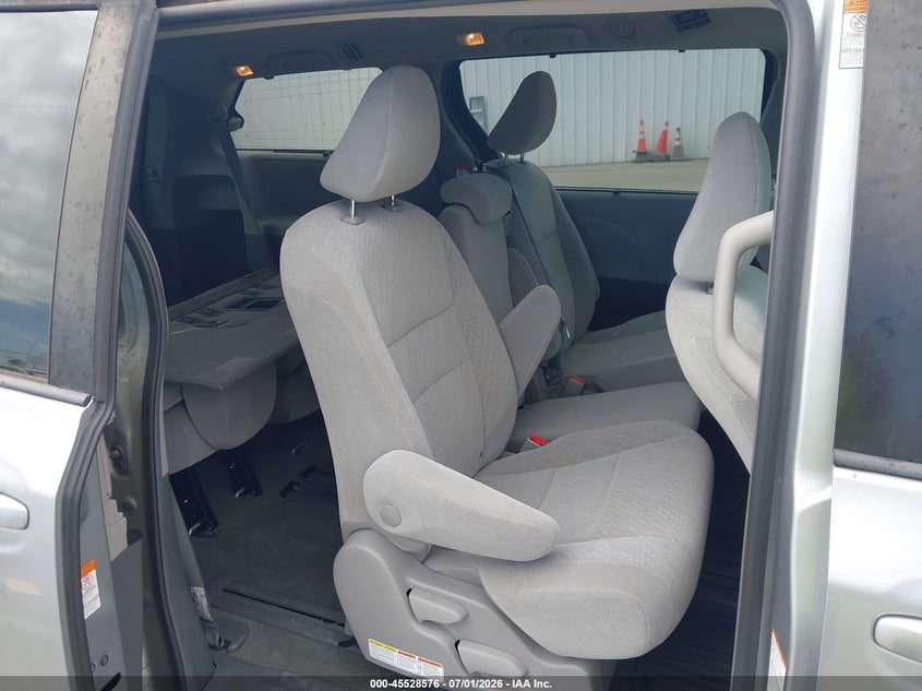 2019 Toyota Sienna VIN 5TDKZ3DCXKS974430 IAAI salvage auction — FRONT END, Salvage Title, sold $10,000 on 2026-07-15 (photo 8)