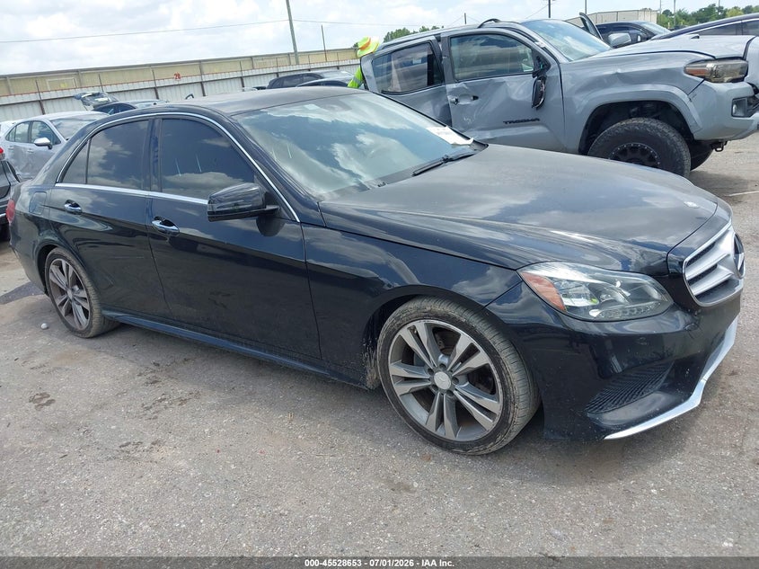 2014 Mercedes-benz E-klasse VIN WDDHF5KB7EA897015 IAAI salvage auction — REAR END, Original (Texas), sold $3,350 on 2026-08-09 (photo 1)