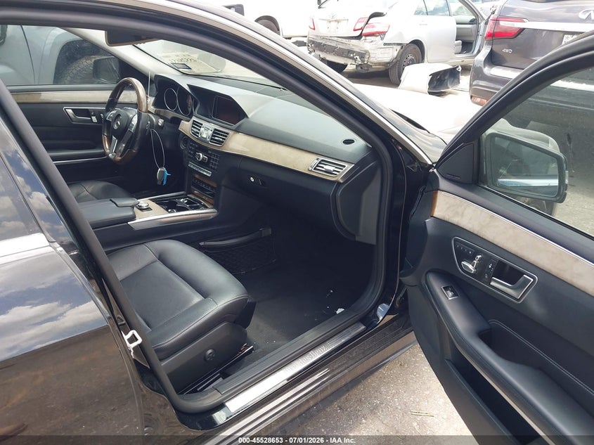 2014 Mercedes-benz E-klasse VIN WDDHF5KB7EA897015 IAAI salvage auction — REAR END, Original (Texas), sold $3,350 on 2026-08-09 (photo 5)