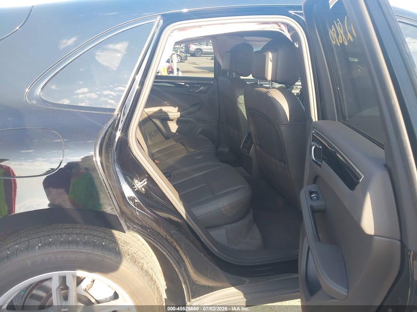 2017 Porsche Macan VIN WP1AB2A55HLB19935 IAAI salvage auction — LEFT FRONT, Clear (Indiana), sold $7,800 on 2026-08-19 (photo 8)