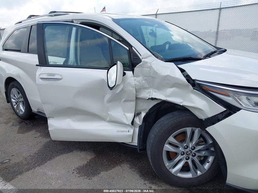 2021 Toyota Sienna VIN 5TDZSKFC1MS033008 IAAI salvage auction — RIGHT SIDE, Salvage (Indiana), sold $13,200 on 2026-07-30 (photo 6)