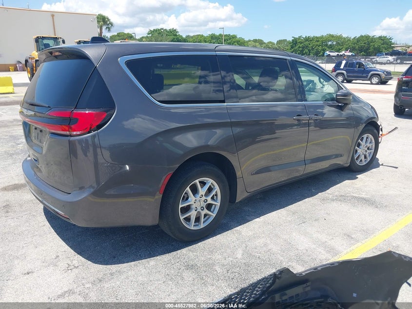 2023 Chrysler Pacifica VIN 2C4RC1BG2PR553442 IAAI salvage auction — SIDE, Salvage Title, sold $9,950 on 2026-08-20 (photo 4)
