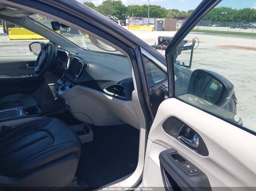 2023 Chrysler Pacifica VIN 2C4RC1BG2PR553442 IAAI salvage auction — SIDE, Salvage Title, sold $9,950 on 2026-08-20 (photo 5)