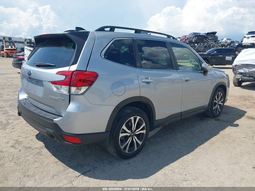 2024 Subaru Forester VIN JF2SKALC5RH426345 IAAI salvage auction — SIDE, Rebuildable (Florida), sold $8,800 on 2026-07-15 (photo 4)