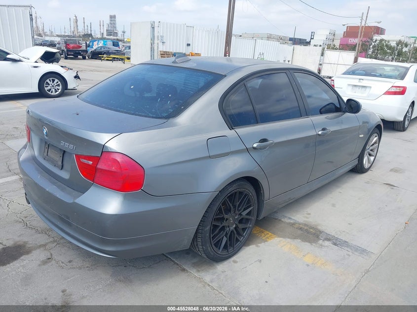 2011 BMW 3 series VIN WBAPH5G58BNM82810 IAAI salvage auction — REAR END, Salvage (California), sold $1,300 on 2026-07-29 (photo 4)