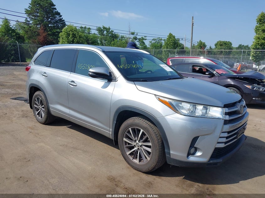 2017 Toyota Highlander VIN 5TDJZRFH9HS395865 IAAI salvage auction — SIDE, Salvage (Virginia), sold $6,800 on 2026-07-31 (photo 1)