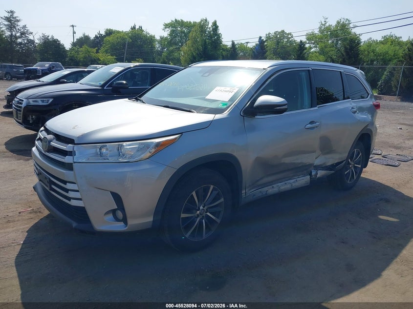 2017 Toyota Highlander VIN 5TDJZRFH9HS395865 IAAI salvage auction — SIDE, Salvage (Virginia), sold $6,800 on 2026-07-31 (photo 2)