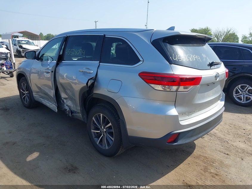 2017 Toyota Highlander VIN 5TDJZRFH9HS395865 IAAI salvage auction — SIDE, Salvage (Virginia), sold $6,800 on 2026-07-31 (photo 3)