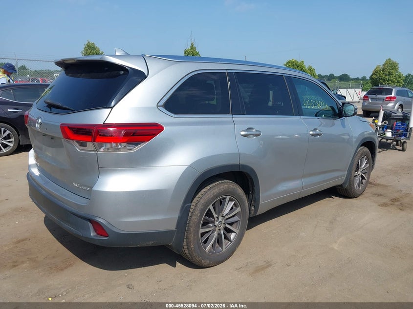 2017 Toyota Highlander VIN 5TDJZRFH9HS395865 IAAI salvage auction — SIDE, Salvage (Virginia), sold $6,800 on 2026-07-31 (photo 4)