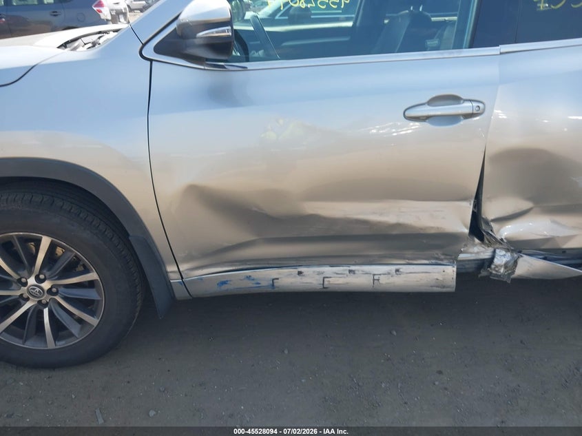 2017 Toyota Highlander VIN 5TDJZRFH9HS395865 IAAI salvage auction — SIDE, Salvage (Virginia), sold $6,800 on 2026-07-31 (photo 6)