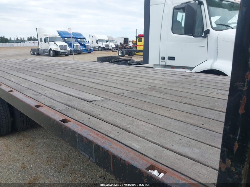 2013 International VIN 1HTMMAAM4DH105468 IAAI salvage auction — NORMAL WEAR, Wait Title, sold $75 on 2026-09-08 (photo 6)