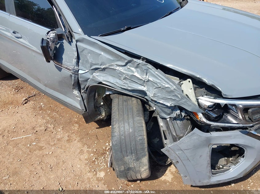 2024 Volkswagen Atlas cross sport VIN 1V2WE2CA9RC216483 IAAI salvage auction — RIGHT FRONT, Salvage (Alabama), sold $11,875 on 2026-08-19 (photo 6)