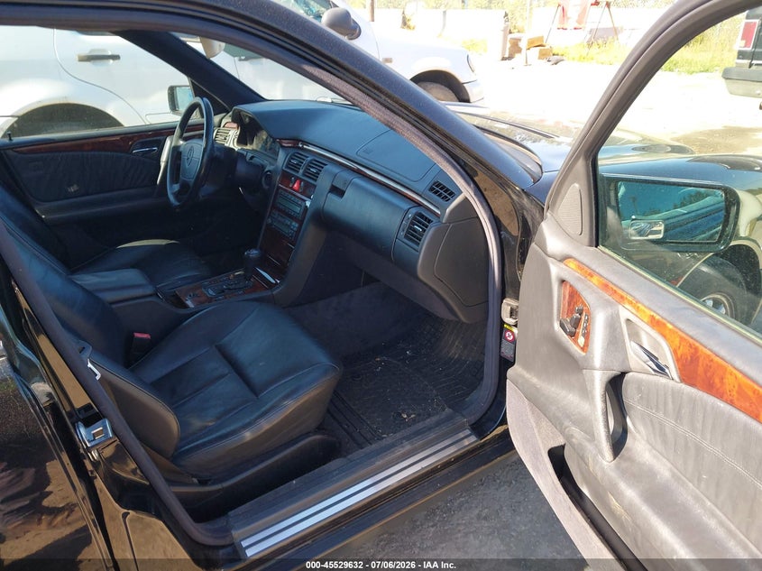 1998 Mercedes-benz E-class VIN WDBJH65F1WA631838 IAAI salvage auction — NORMAL WEAR, Clear (Washington), sold $1,575 on 2026-07-15 (photo 5)