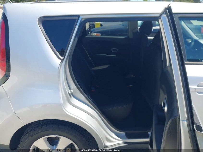 2017 Kia Soul VIN KNDJN2A22H7463505 IAAI salvage auction — NORMAL WEAR, Clear - Dealer Only (California), sold $1,225 on 2026-07-29 (photo 8)