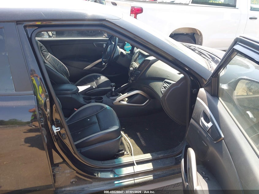 2015 Hyundai Veloster VIN KMHTC6AE7FU228379 IAAI salvage auction — NORMAL WEAR, Clear (Massachusetts), sold $800 on 2026-07-24 (photo 5)