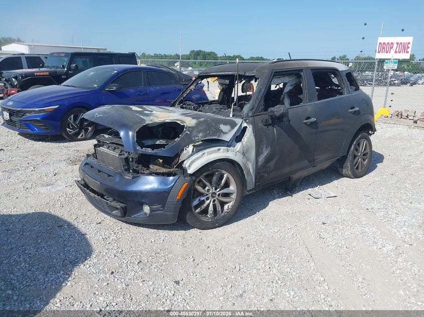 2014 Mini Countryman VIN WMWZC5C54EWM16959 IAAI salvage auction — INTERIOR BURN, Junk (Missouri), sold $75 on 2026-08-17 (photo 2)