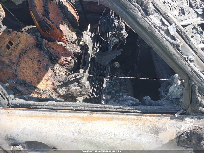 2014 Mini Countryman VIN WMWZC5C54EWM16959 IAAI salvage auction — INTERIOR BURN, Junk (Missouri), sold $75 on 2026-08-17 (photo 5)