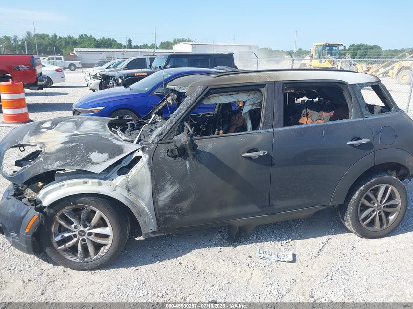 2014 Mini Countryman VIN WMWZC5C54EWM16959 IAAI salvage auction — INTERIOR BURN, Junk (Missouri), sold $75 on 2026-08-17 (photo 6)