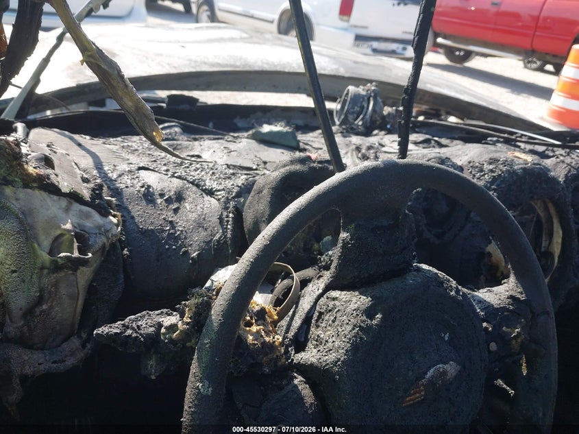 2014 Mini Countryman VIN WMWZC5C54EWM16959 IAAI salvage auction — INTERIOR BURN, Junk (Missouri), sold $75 on 2026-08-17 (photo 7)