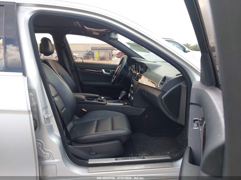2014 Mercedes-benz VIN WDDGF4HB2EA928913 IAAI salvage auction — FRONT END, Salvage Title, sold $1,850 on 2026-08-13 (photo 5)