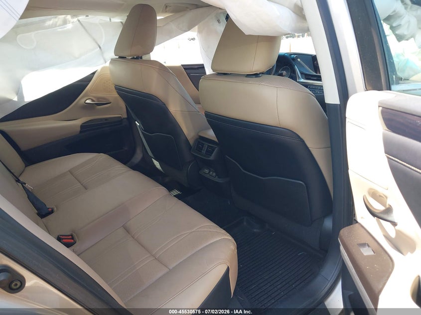 2019 Lexus ES VIN 58ABZ1B19KU030320 IAAI salvage auction — RIGHT FRONT, Salvage Title, sold $7,100 on 2026-07-29 (photo 8)
