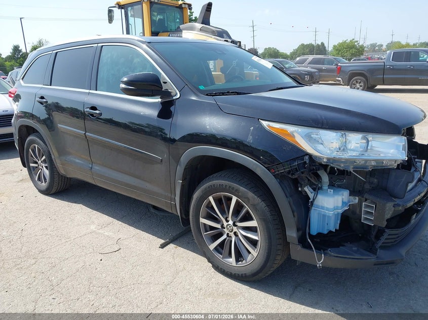 2018 Toyota Highlander VIN 5TDJZRFH8JS825911 — IAAI salvage auction photo