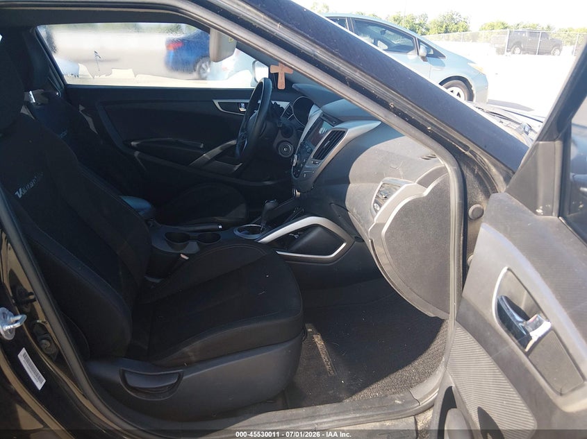 2013 Hyundai Veloster VIN KMHTC6AD6DU145059 IAAI salvage auction — NORMAL WEAR, Original (Texas), sold $25 on 2026-07-10 (photo 5)