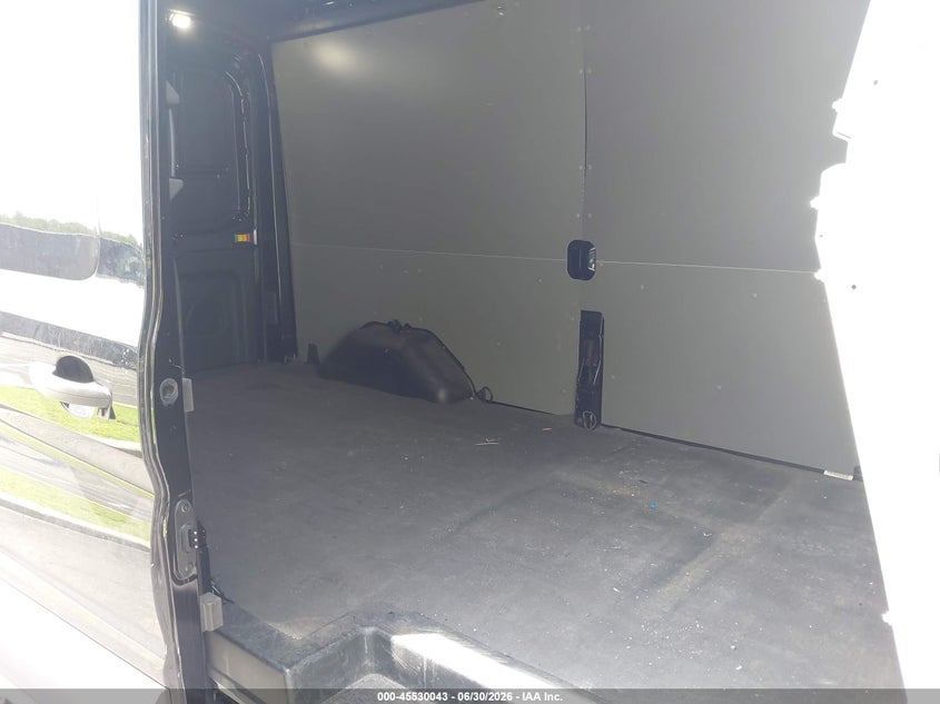 2018 Ford Transit-350 VIN 1FTBW2CM8JKA00044 IAAI salvage auction — NORMAL WEAR, SF97 (Virginia), sold $21,650 on 2026-07-22 (photo 8)