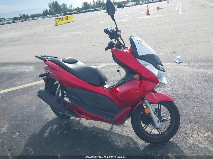 2013 Honda Pcx VIN MLHKF1216D5001873 IAAI salvage auction — SIDE, Rebuildable (Florida), sold $75 on 2026-07-28 (photo 1)