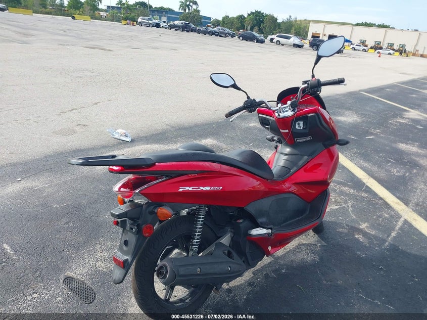 2013 Honda Pcx VIN MLHKF1216D5001873 IAAI salvage auction — SIDE, Rebuildable (Florida), sold $75 on 2026-07-28 (photo 4)