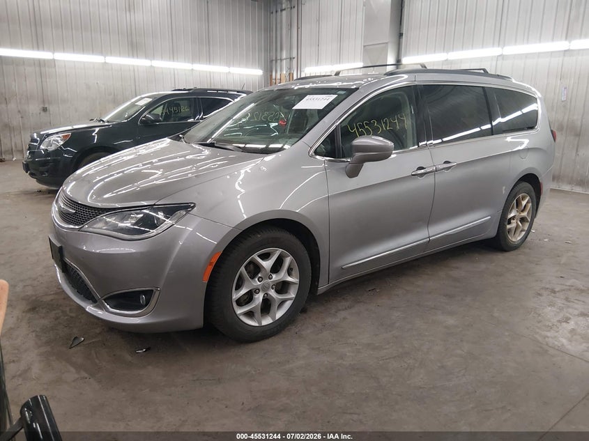 2017 Chrysler Pacifica VIN 2C4RC1BG2HR528803 IAAI salvage auction — HAIL, Salvage (Minnesota), sold $2,800 on 2026-08-28 (photo 2)