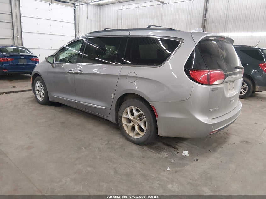 2017 Chrysler Pacifica VIN 2C4RC1BG2HR528803 IAAI salvage auction — HAIL, Salvage (Minnesota), sold $2,800 on 2026-08-28 (photo 3)