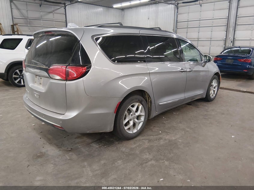 2017 Chrysler Pacifica VIN 2C4RC1BG2HR528803 IAAI salvage auction — HAIL, Salvage (Minnesota), sold $2,800 on 2026-08-28 (photo 4)
