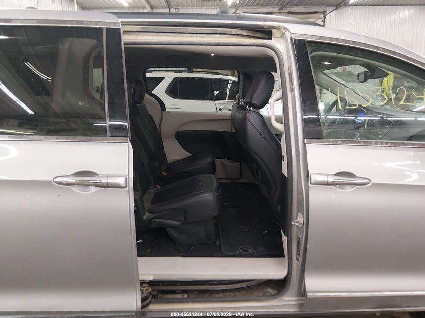 2017 Chrysler Pacifica VIN 2C4RC1BG2HR528803 IAAI salvage auction — HAIL, Salvage (Minnesota), sold $2,800 on 2026-08-28 (photo 8)