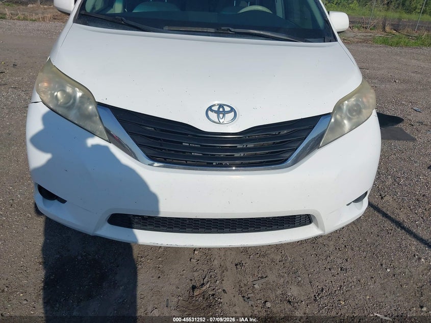 2013 Toyota Sienna VIN 5TDKK3DC8DS283940 IAAI salvage auction — REAR END, Rebuildable (Florida), sold $625 on 2026-07-28 (photo 6)