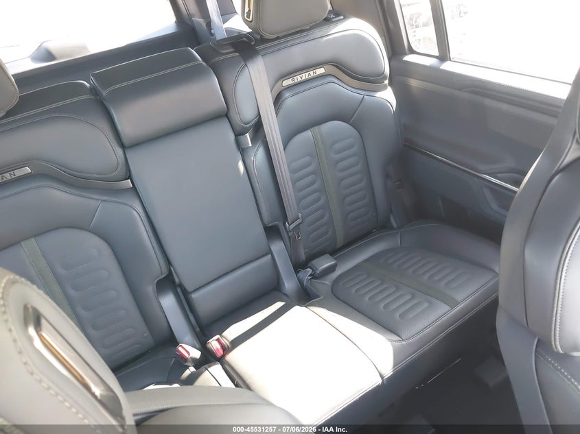 2025 Rivian R1s VIN 7PDSGBBAXSN069279 IAAI salvage auction — RIGHT FRONT, Salvage Title, sold $12,500 on 2026-09-08 (photo 8)