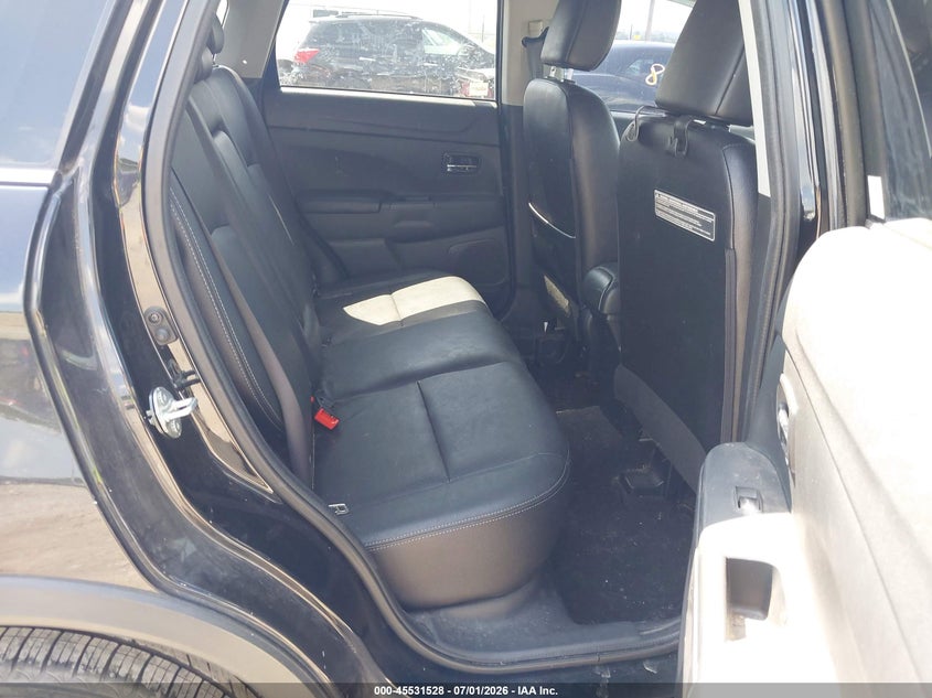 2016 Mitsubishi Outlander VIN JA4AR4AW7GZ027832 IAAI salvage auction — NORMAL WEAR, Clear (Pennsylvania), sold $25 on 2026-07-08 (photo 8)
